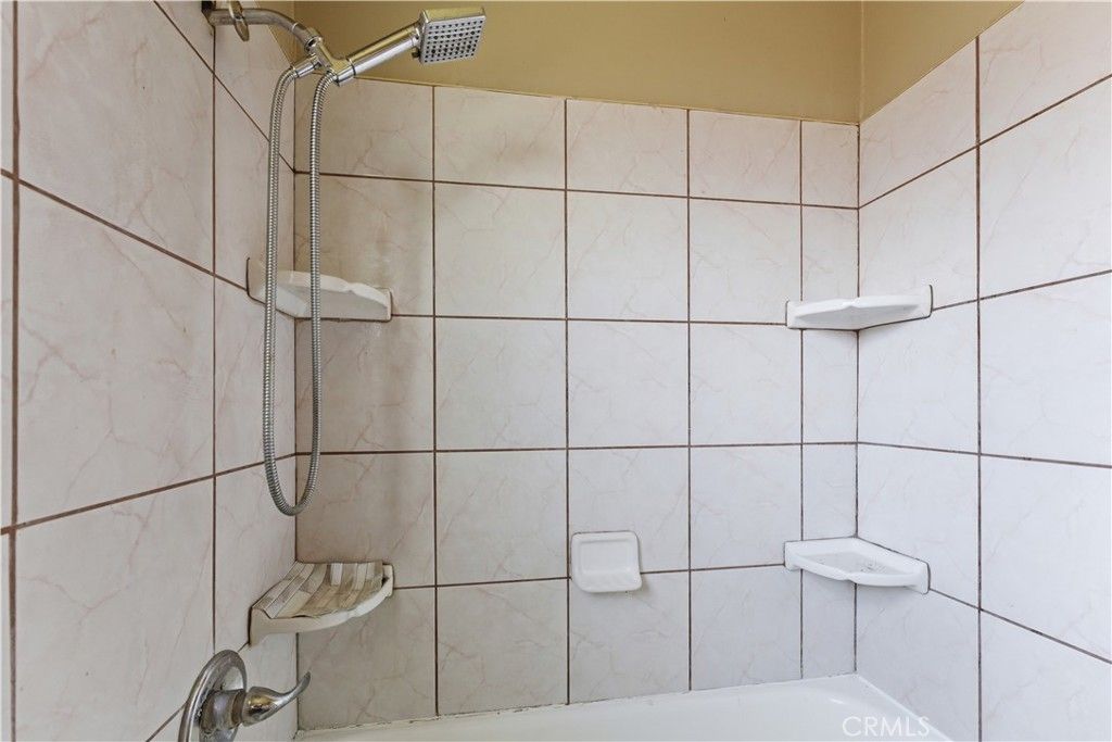 Image 14 of property listing at 13709 Daphne Avenue, Gardena, CA 90249