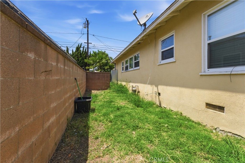 Image 24 of property listing at 13709 Daphne Avenue, Gardena, CA 90249