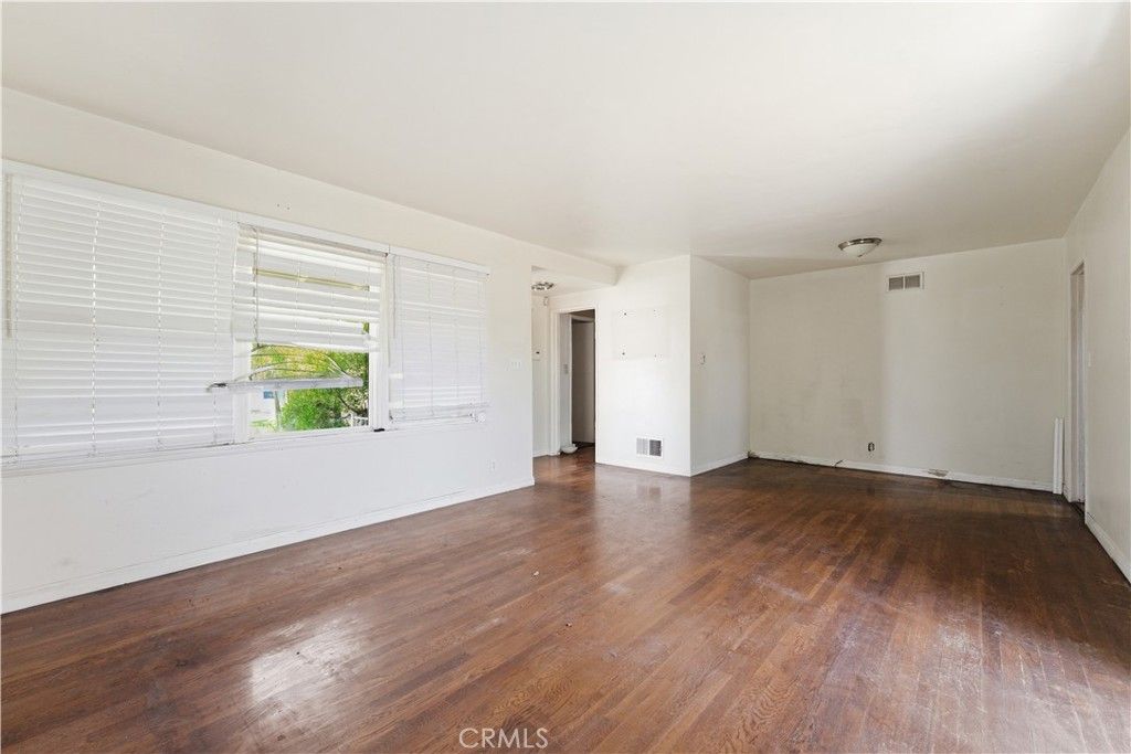 Image 4 of property listing at 13709 Daphne Avenue, Gardena, CA 90249