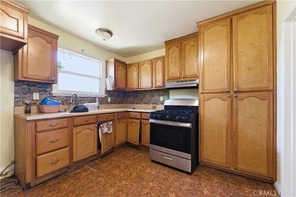 Image 6 of property listing at 13709 Daphne Avenue, Gardena, CA 90249