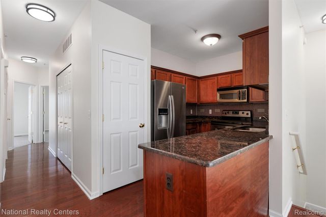 41582 Hamlet Lane 68, Novi, MI 48375