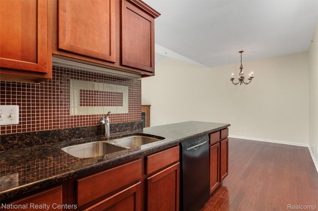 41582 Hamlet Lane 68, Novi, MI 48375
