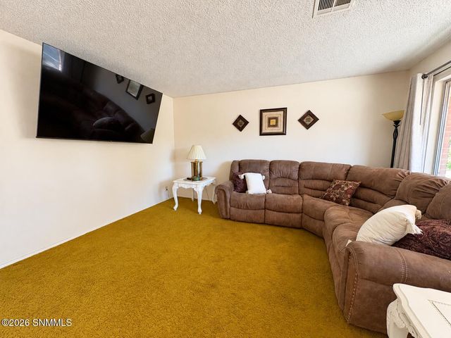 2050 Enzie Drive, Las Cruces, NM 88001