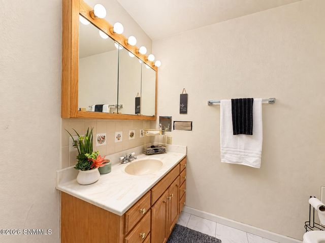 2050 Enzie Drive, Las Cruces, NM 88001