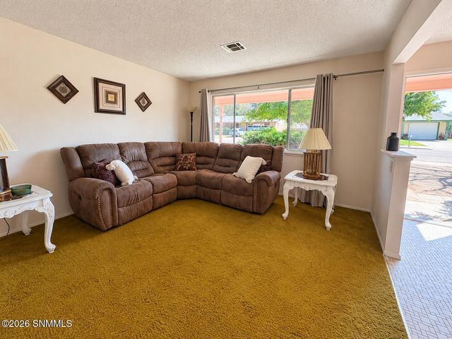 2050 Enzie Drive, Las Cruces, NM 88001