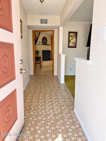 2050 Enzie Drive, Las Cruces, NM 88001