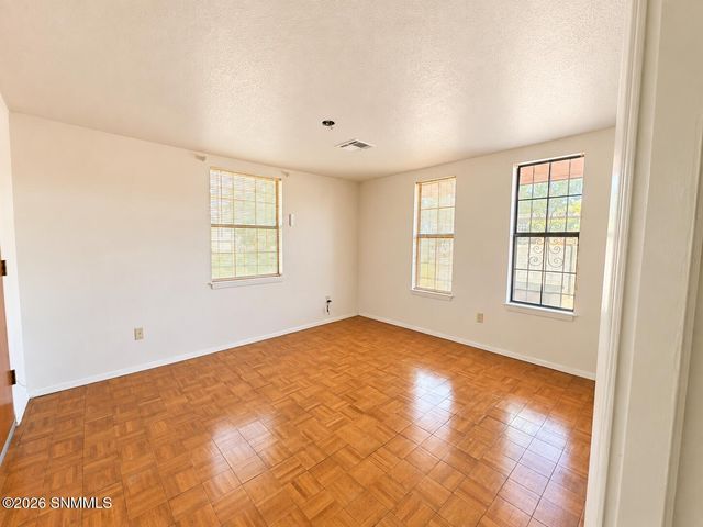 2050 Enzie Drive, Las Cruces, NM 88001