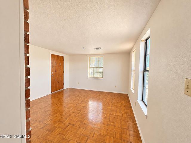 2050 Enzie Drive, Las Cruces, NM 88001
