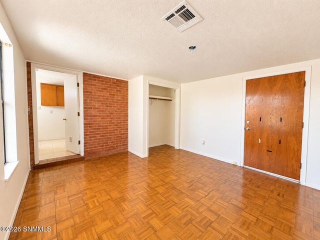 2050 Enzie Drive, Las Cruces, NM 88001