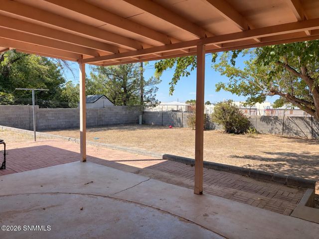 2050 Enzie Drive, Las Cruces, NM 88001