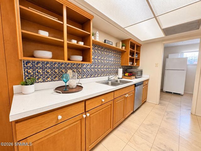 2050 Enzie Drive, Las Cruces, NM 88001