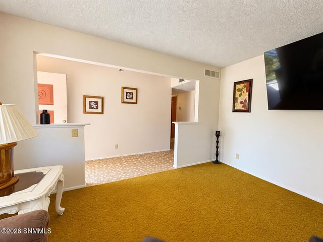 2050 Enzie Drive, Las Cruces, NM 88001