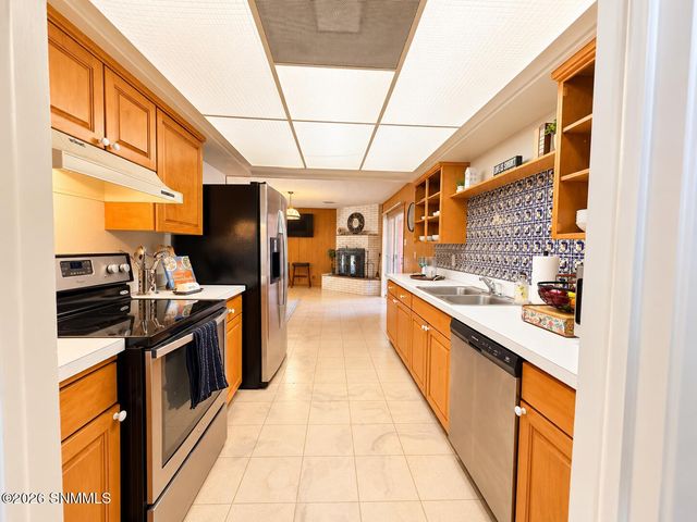 2050 Enzie Drive, Las Cruces, NM 88001