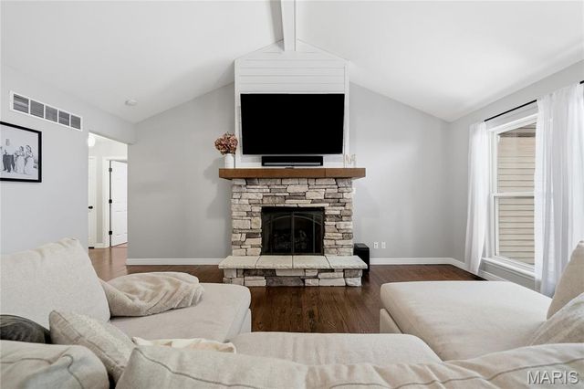 1124 Forest Spring Drive, St Charles, MO 63303