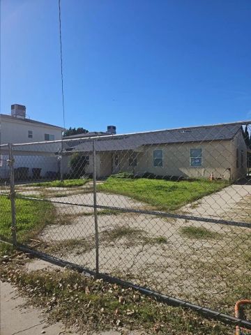 6537 Columbus Avenue, Van Nuys, CA 91411