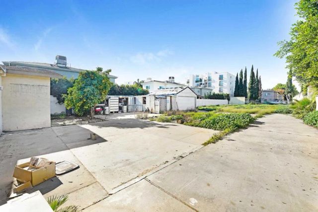 6537 Columbus Avenue, Van Nuys, CA 91411