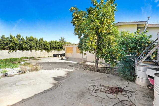 6537 Columbus Avenue, Van Nuys, CA 91411