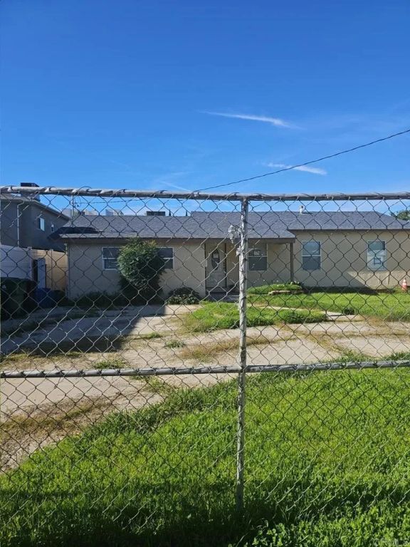 6537 Columbus Avenue, Van Nuys, CA 91411