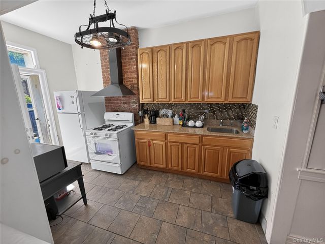 75-37 61ST Street, Ridgewood, NY 11385