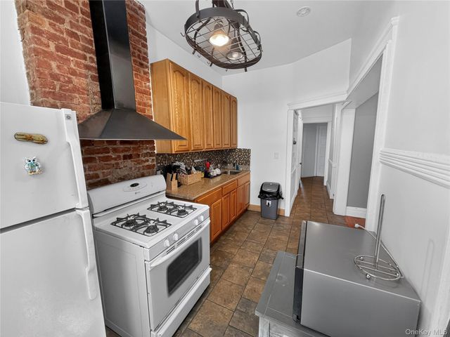 75-37 61ST Street, Ridgewood, NY 11385