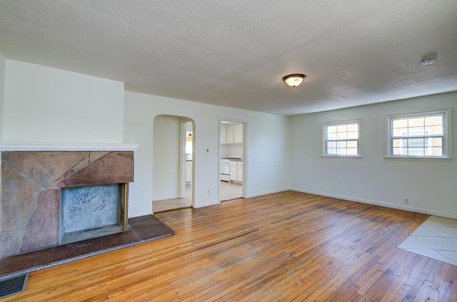 2477 S 9th Street, Fresno, CA 93725
