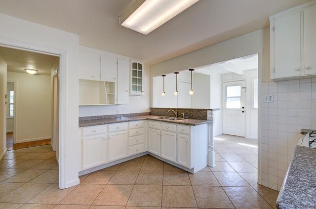 2477 S 9th Street, Fresno, CA 93725