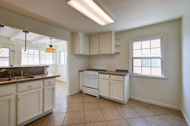 2477 S 9th Street, Fresno, CA 93725