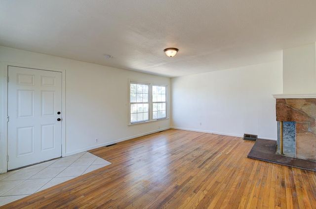 2477 S 9th Street, Fresno, CA 93725