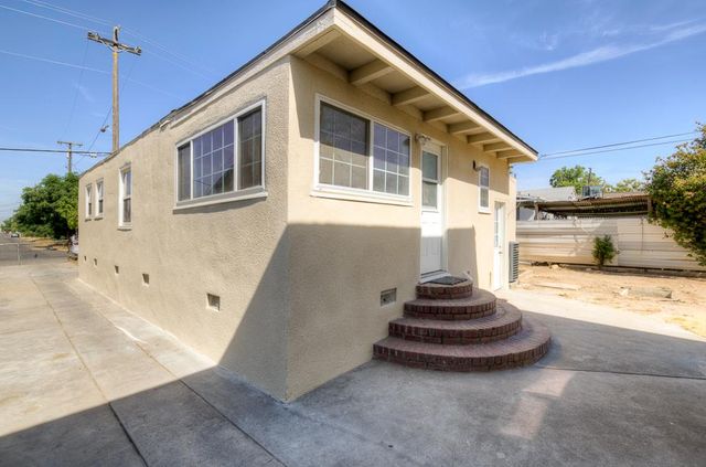 2477 S 9th Street, Fresno, CA 93725