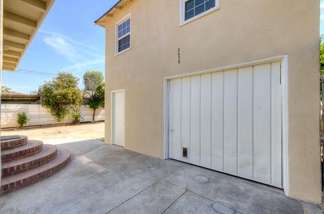 2477 S 9th Street, Fresno, CA 93725
