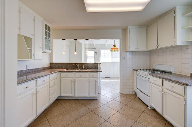 2477 S 9th Street, Fresno, CA 93725