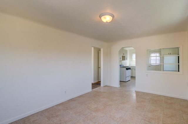 2477 S 9th Street, Fresno, CA 93725