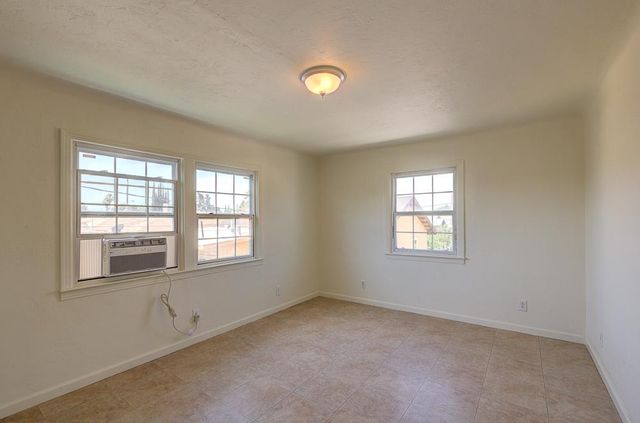 2477 S 9th Street, Fresno, CA 93725