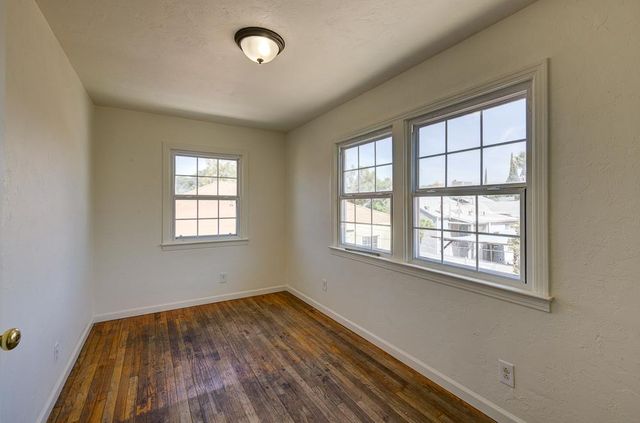 2477 S 9th Street, Fresno, CA 93725