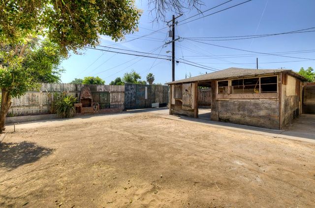 2477 S 9th Street, Fresno, CA 93725