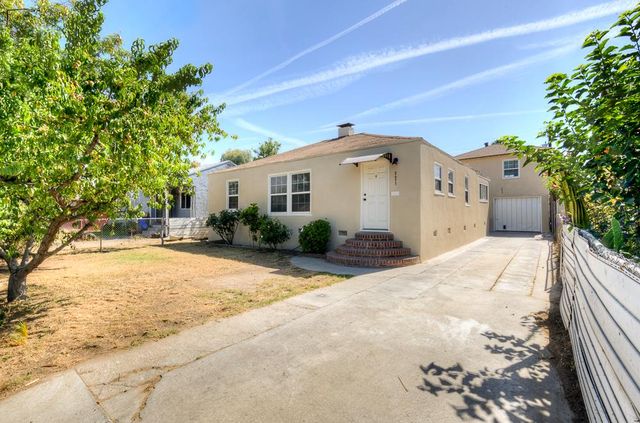 2477 S 9th Street, Fresno, CA 93725