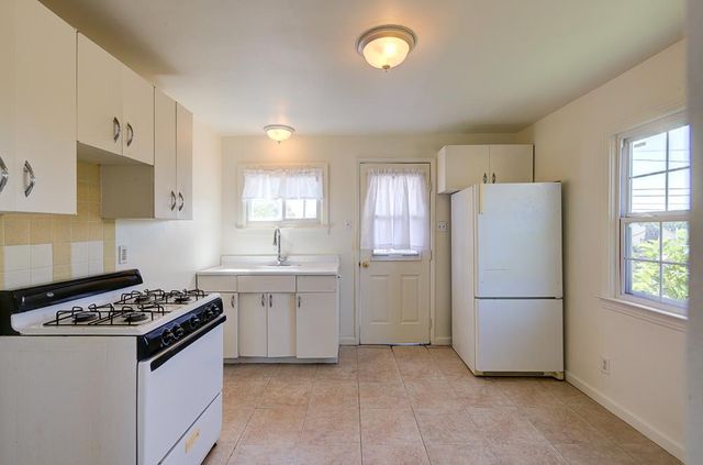 2477 S 9th Street, Fresno, CA 93725
