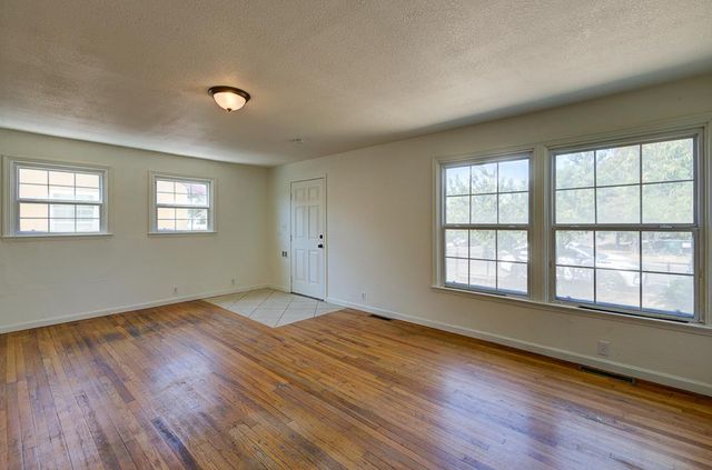2477 S 9th Street, Fresno, CA 93725