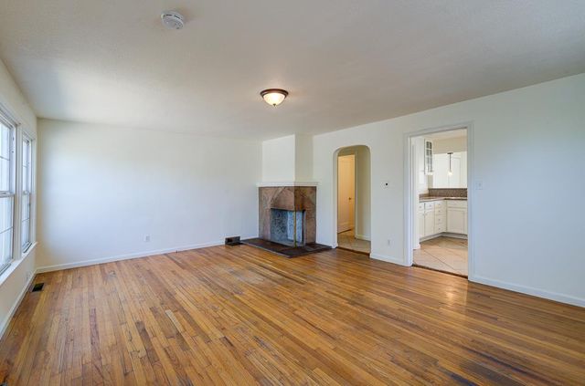 2477 S 9th Street, Fresno, CA 93725