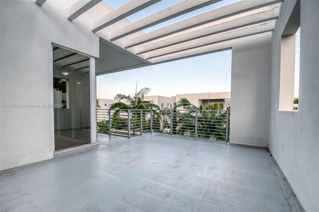 7446 NW 99th Ct, Doral, FL 33178