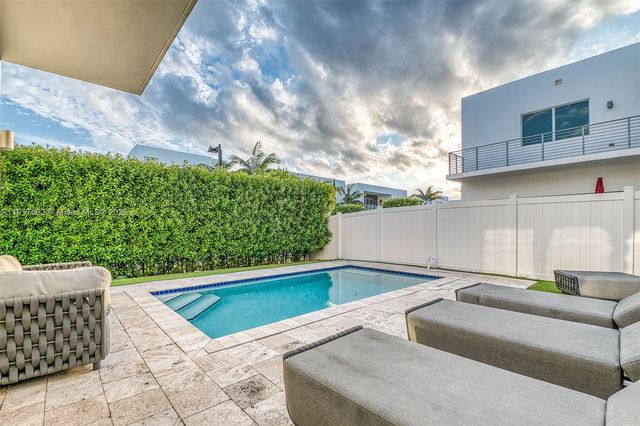 7446 NW 99th Ct, Doral, FL 33178