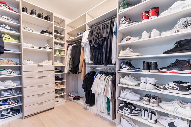 7446 NW 99th Ct, Doral, FL 33178