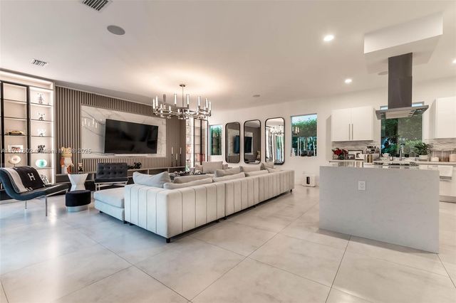 7446 NW 99th Ct, Doral, FL 33178