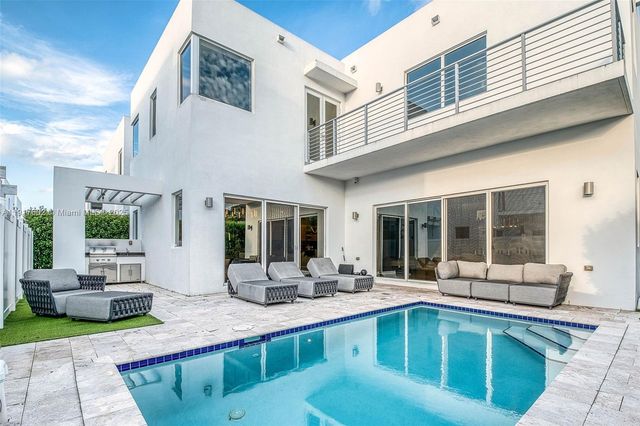 7446 NW 99th Ct, Doral, FL 33178