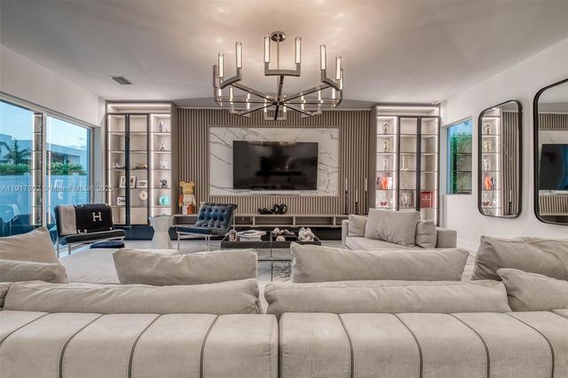 7446 NW 99th Ct, Doral, FL 33178