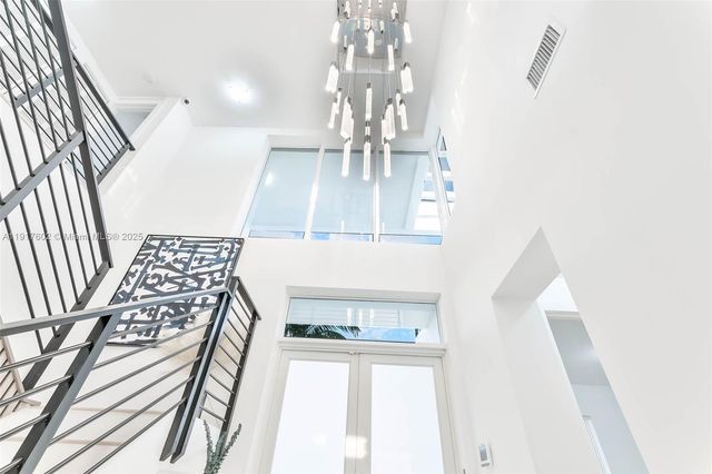 7446 NW 99th Ct, Doral, FL 33178