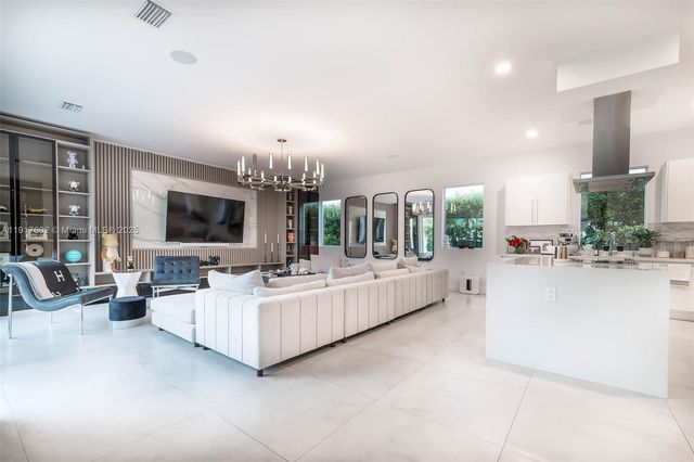 7446 NW 99th Ct, Doral, FL 33178