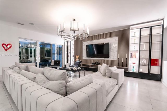 7446 NW 99th Ct, Doral, FL 33178