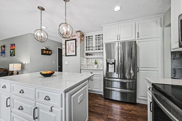 1195 Silverwood Road, Woodbury, MN 55125