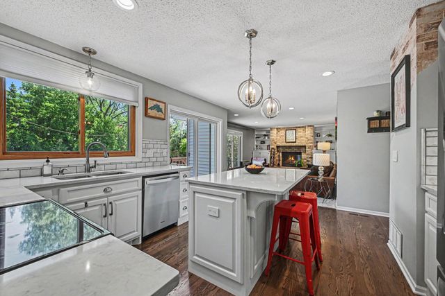 1195 Silverwood Road, Woodbury, MN 55125